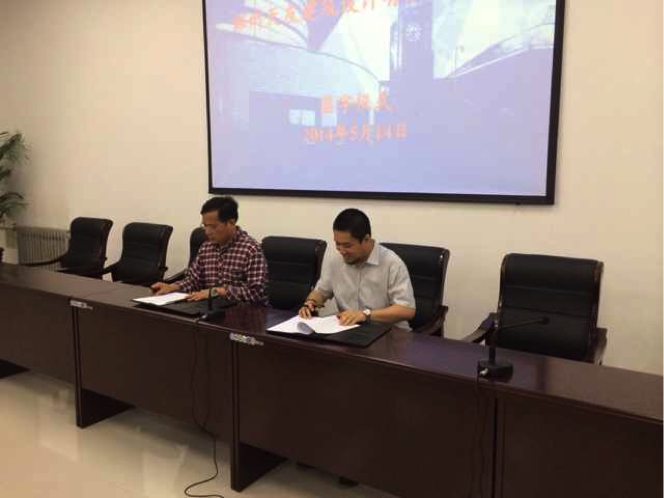 說明: http://www.lylinyun.cn/uploads/allimg/140902/1-140Z22102312J.JPG